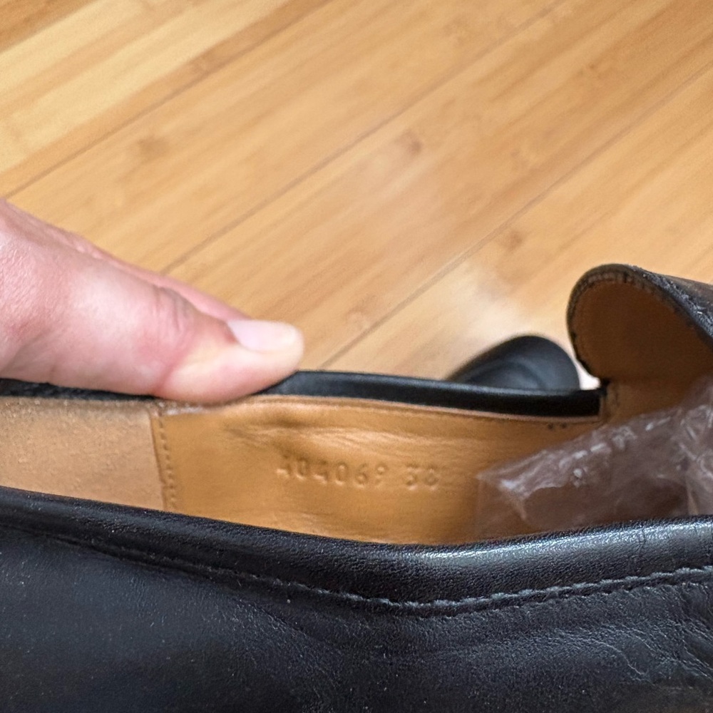 Gucci Black Leather Loafers with Gold Detail - Picture 5 of 5